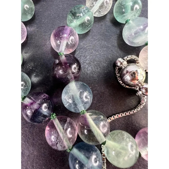 Fluorite knotted beaded bolo necklace with sterling silver magnetic clasp - Picture 7 of 11